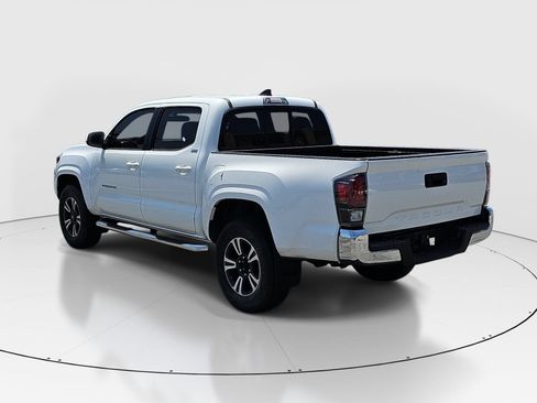 Used 2017 Toyota Tacoma SR5 RWD image 7