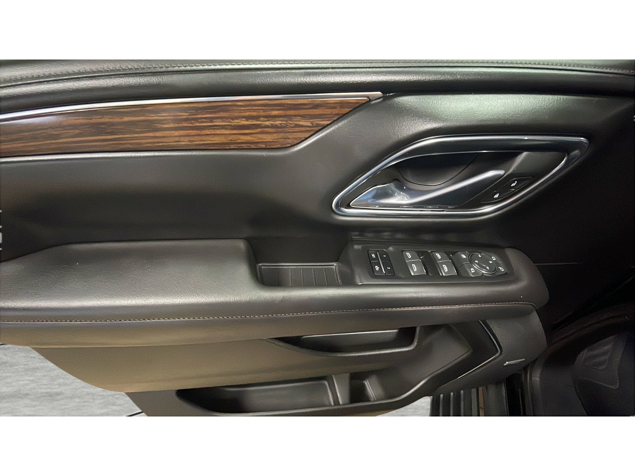 Used 2024 Chevrolet Tahoe High Country AWD/4WD image 9