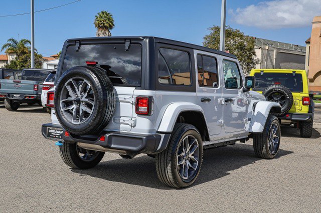 Used 2024 Jeep Wrangler Unlimited w/ Convenience Group AWD/4WD image 4