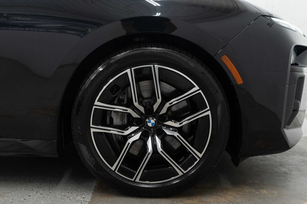 Used 2023 BMW 760i xDrive AWD/4WD image 44