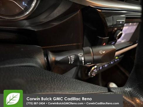 Used 2015 Toyota Corolla LE FWD image 28