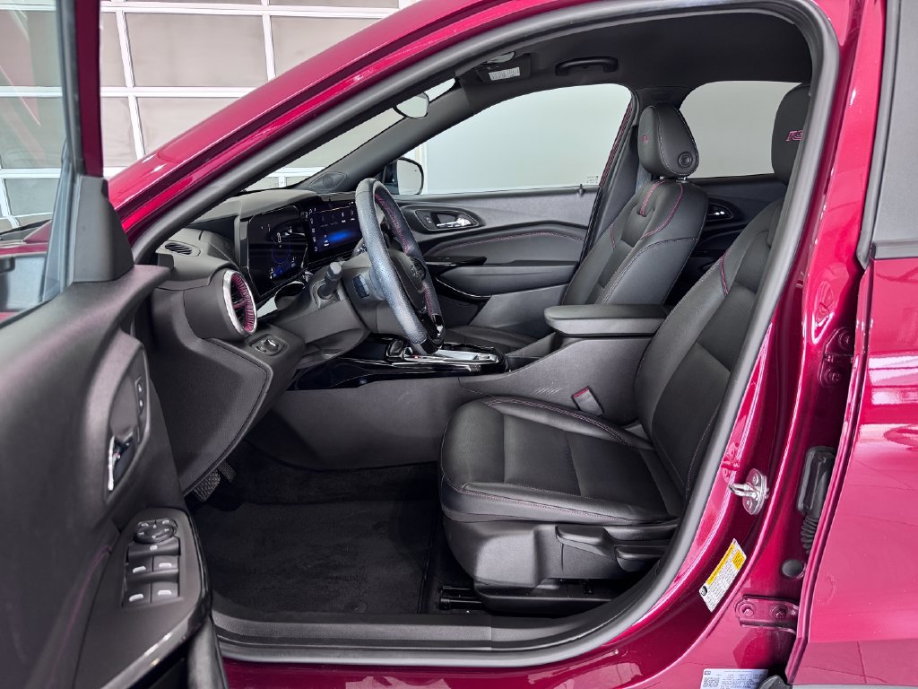 Certified 2024 Chevrolet Trax RS w/ Driver Confidence Package FWD image 8