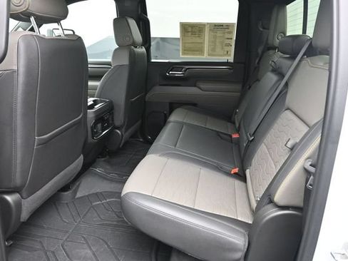 Used 2024 Chevrolet Silverado 2500 ZR2 w/ Technology Package AWD/4WD image 23