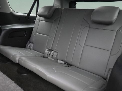 Used 2018 Chevrolet Suburban LT RWD image 25