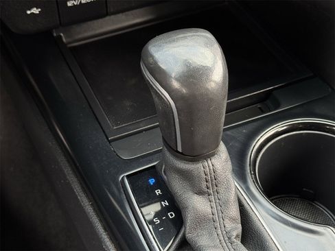 Used 2020 Toyota Camry image 19