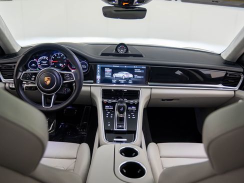 Used 2020 Porsche Panamera GTS image 11