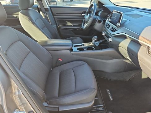 Used 2024 Nissan Altima 2.5 SV image 19