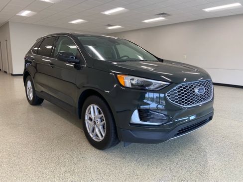 Used 2024 Ford Edge SEL image 4