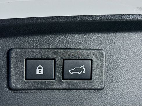 Used 2025 Subaru Outback Premium image 29