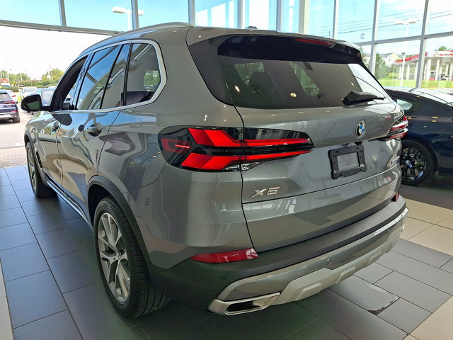 Certified 2025 BMW X5 xDrive40i w/ Parking Assistance Package AWD/4WD image 4