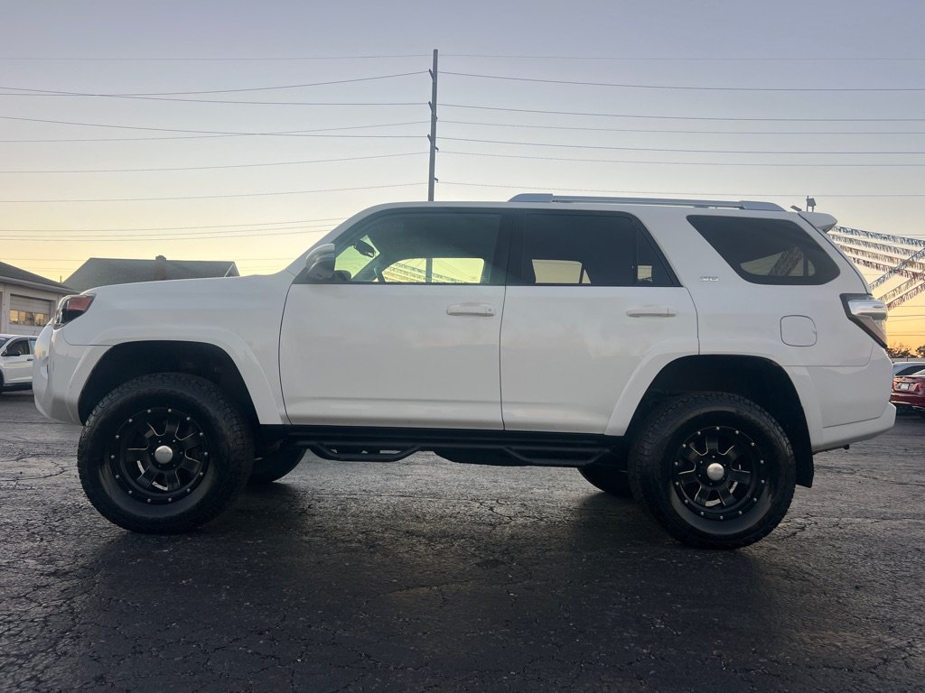 Used 2017 Toyota 4Runner SR5 Premium AWD/4WD image 4