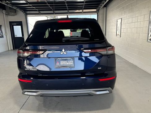 Used 2025 Mitsubishi Outlander SE AWD/4WD image 5