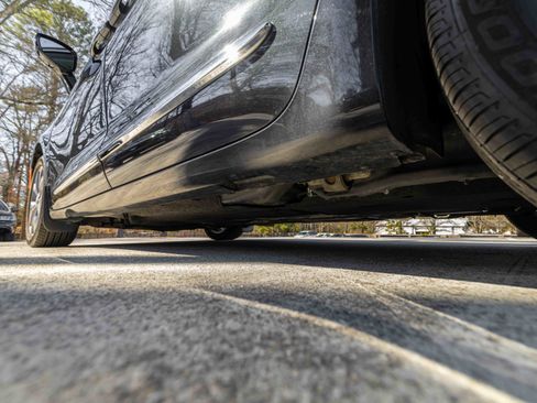 Used 2019 Chrysler Pacifica Limited w/ Tire & Wheel Group image 17