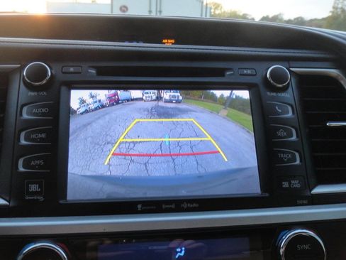 Used 2016 Toyota Highlander Limited FWD image 22
