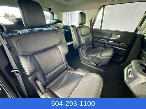 Used 2025 Ford Expedition Platinum AWD/4WD image 32