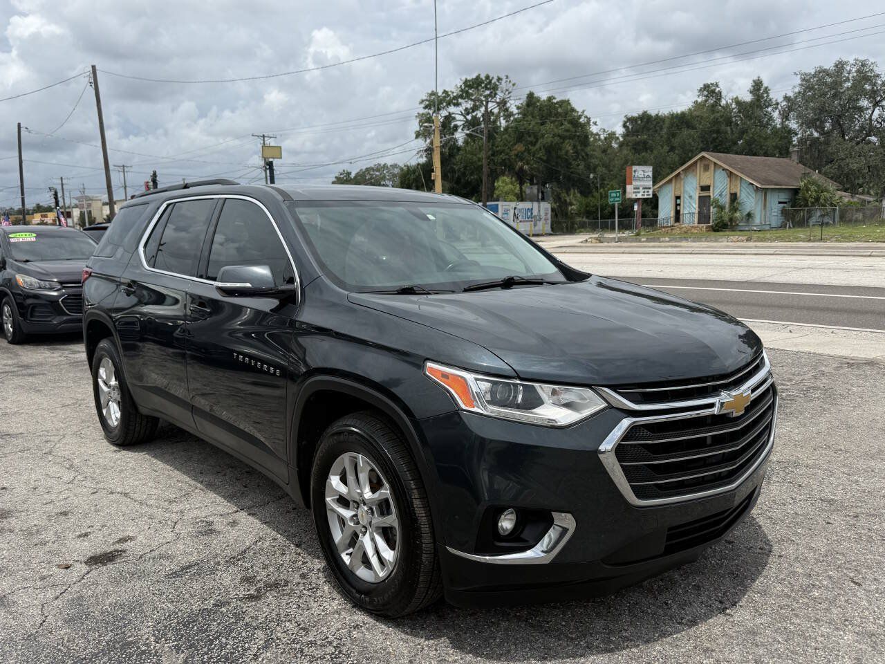 Used 2019 Chevrolet Traverse LT FWD image 4