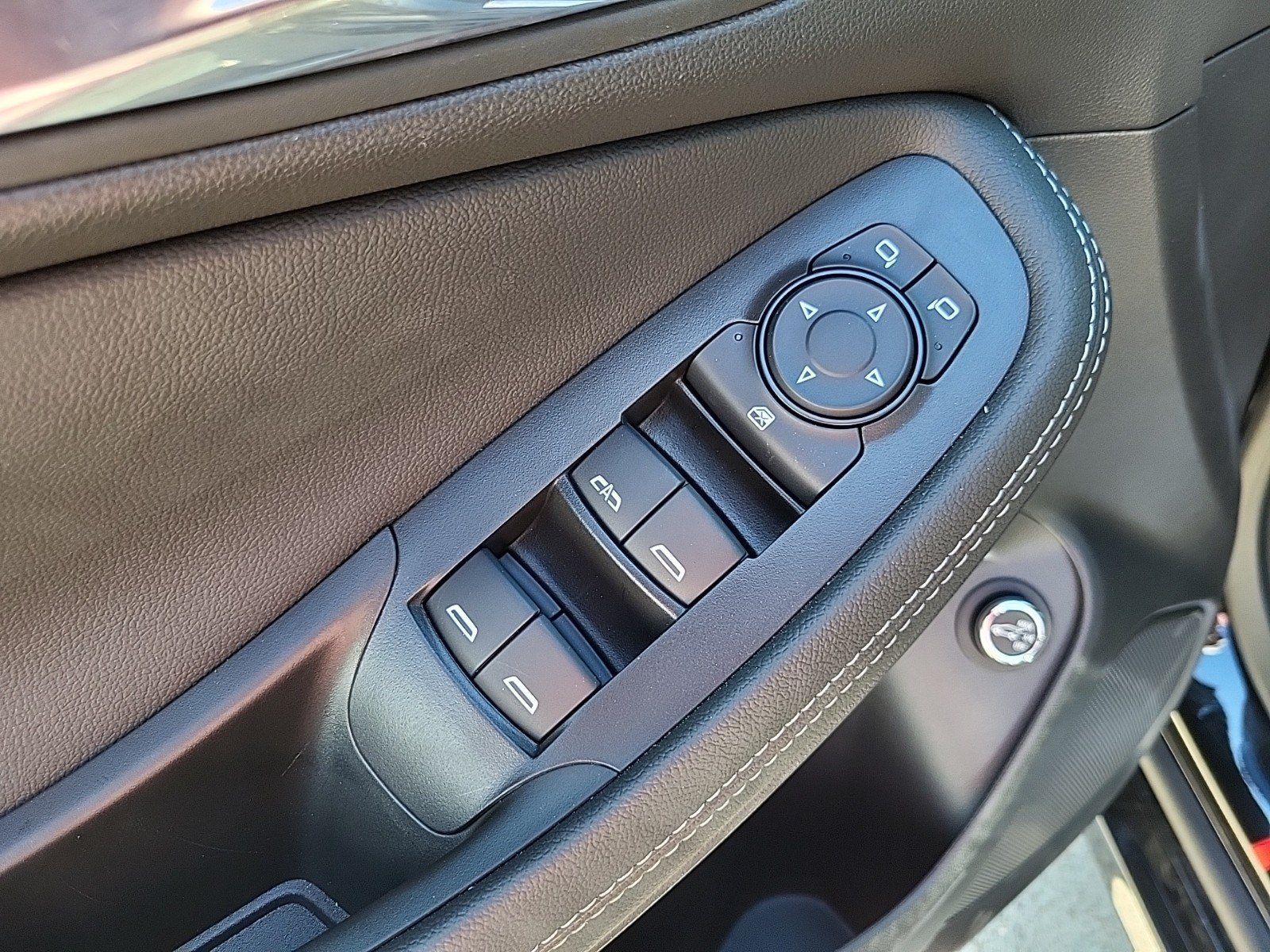Used 2023 Buick Encore GX Select w/ Sport Touring Package FWD image 16