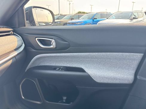 Used 2024 Jeep Compass Latitude AWD/4WD image 24