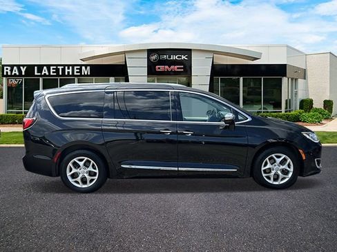 Used 2020 Chrysler Pacifica Limited FWD image 6