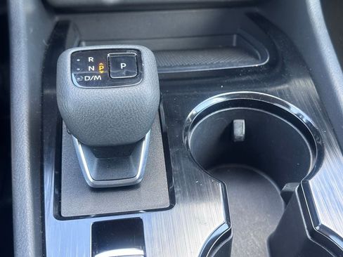 Used 2024 Nissan Rogue S image 28