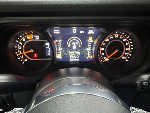 Used 2025 Jeep Wrangler Unlimited Sahara AWD/4WD image 16