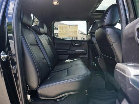 Used 2021 Toyota Tacoma Limited AWD/4WD image 31