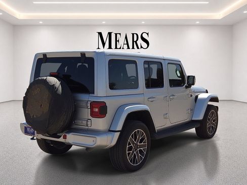 Used 2023 Jeep Wrangler Unlimited Sahara AWD/4WD image 5