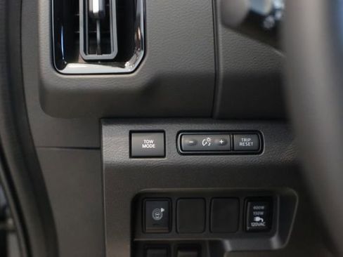 New 2025 Nissan Frontier PRO-4X w/ Pro Convenience Package image 9