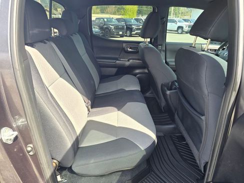 Used 2021 Toyota Tacoma TRD Off-Road w/ Technology Package image 12