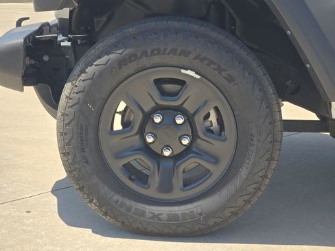 Used 2025 Jeep Wrangler Unlimited Sport AWD/4WD image 14