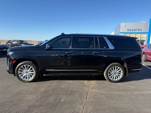 Used 2024 Cadillac Escalade ESV Premium Luxury image 2