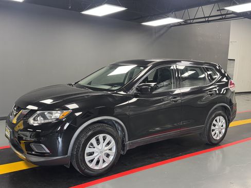 Used 2016 Nissan Rogue S FWD image 2