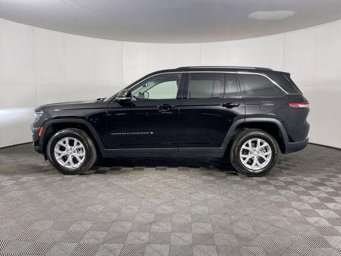 Used 2023 Jeep Grand Cherokee Limited image 3