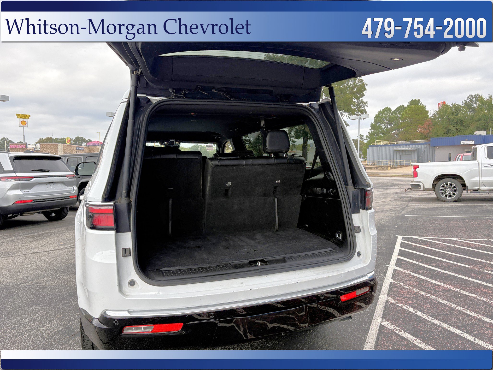 Used 2024 Jeep Wagoneer Series II w/ Flexible Seating Group RWD image 42