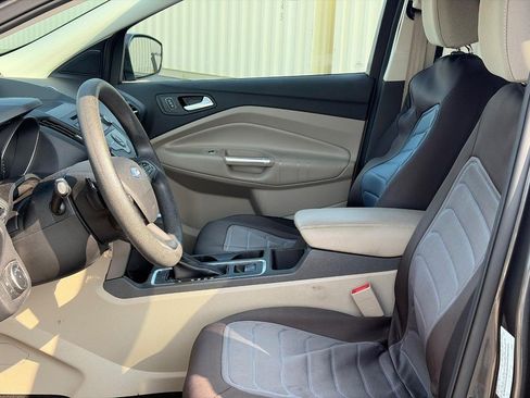 Used 2017 Ford Escape SE FWD image 4