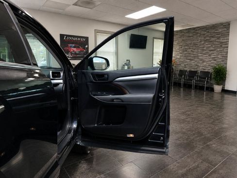 Used 2019 Toyota Highlander LE FWD image 17
