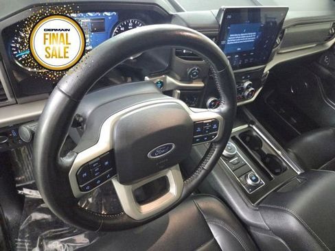 Used 2022 Ford Expedition XLT image 14
