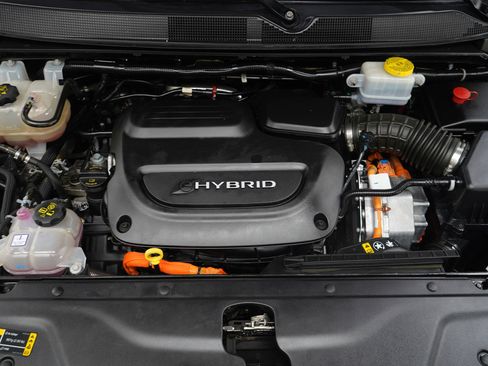 Used 2023 Chrysler Pacifica Touring-L image 31