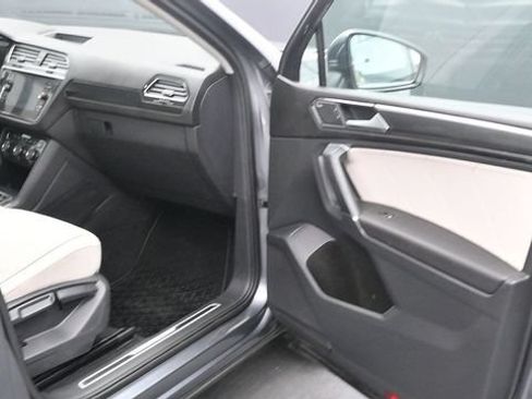 Used 2018 Volkswagen Tiguan SEL Premium AWD/4WD image 12