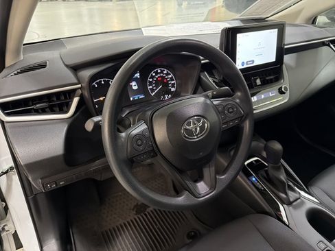 Used 2025 Toyota Corolla LE FWD image 9