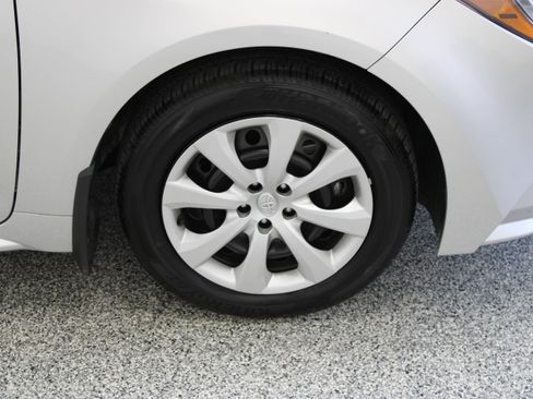 Used 2026 Toyota Corolla LE FWD image 5
