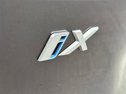Used 2022 BMW iX xDrive50 w/ Dynamic Handling Package image 13