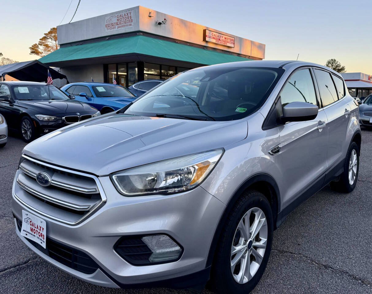 Used 2019 Ford Escape SE FWD image 1