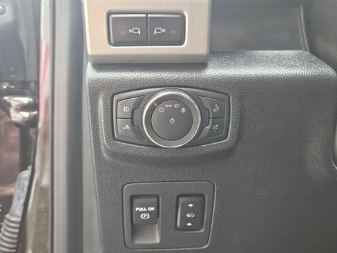 Used 2020 Ford F150 Lariat w/ Equipment Group 502A Luxury AWD/4WD image 20