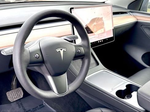 Used 2023 Tesla Model 3 Standard Range image 12