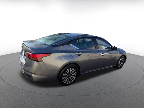 Used 2025 Nissan Altima 2.5 SV image 15