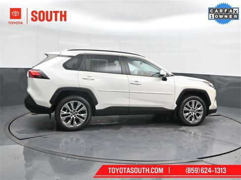 Used 2022 Toyota RAV4 XLE Premium image 3