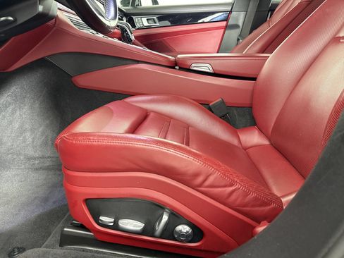 Used 2021 Porsche Panamera w/ Premium Package RWD image 12