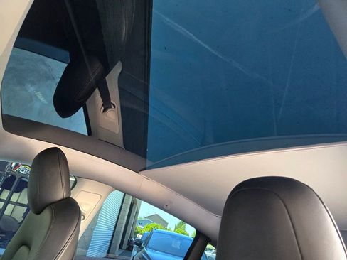 Used 2021 Tesla Model Y Long Range image 16