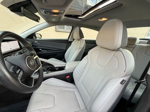 Used 2022 Hyundai Elantra Limited image 19